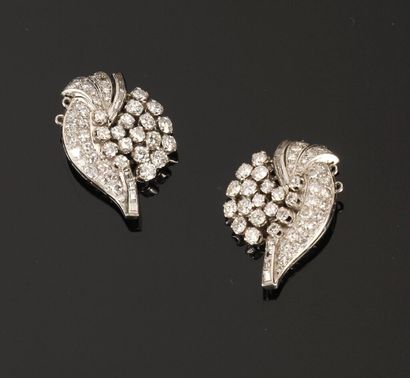 Pair of ear clips in 950‰ platinum and 750‰...