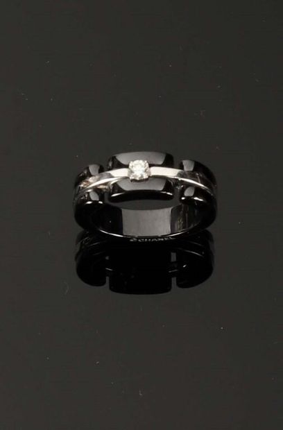 CHANEL. Ultra model. Circa 2000.
Ring composed...