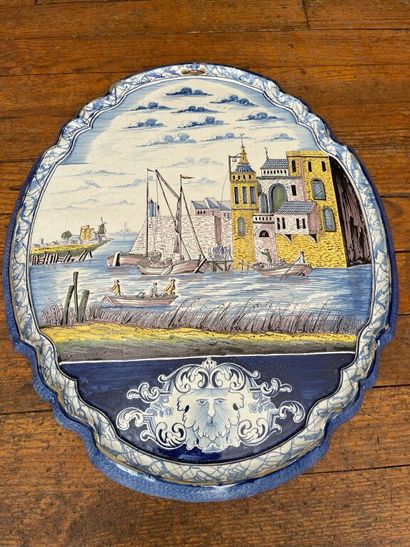 MAKKUM (Holland). 
Set of two decorative...