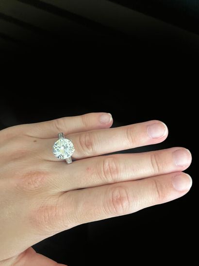 Bague en platine 950‰ et or gris 750‰ ornée...