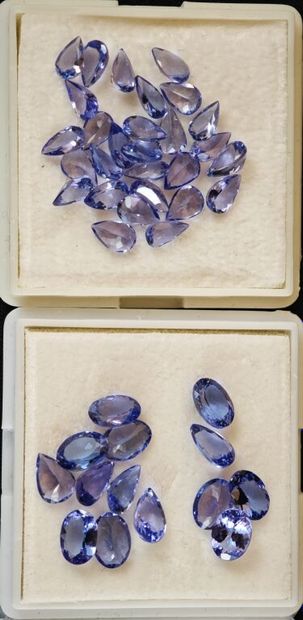 * Lot diversifié de tanzanites sur papier,...