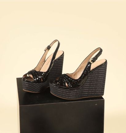 EMPORIO ARMANI.
Paire de chaussures ouvertes...