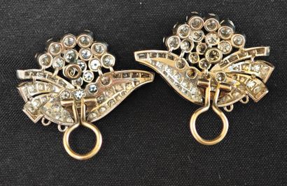 Pair of ear clips in 950‰ platinum and 750‰...