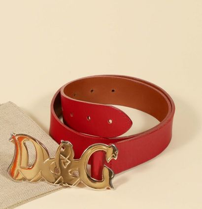 DOLCE & GABBANA.
Ceinture en cuir rouge,...