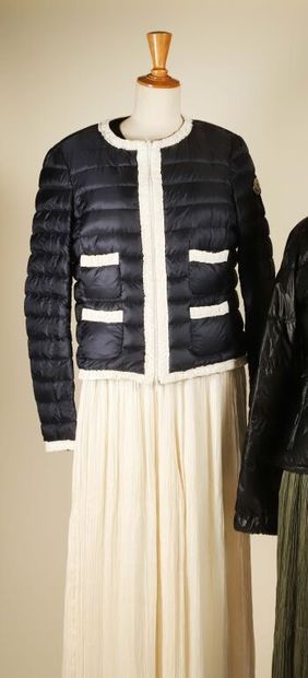 MONCLER.
Veste doudoune noire et blanche,...