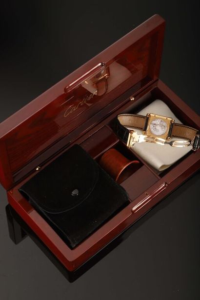 CARTIER. Modèle Attaches Obus, Collection...