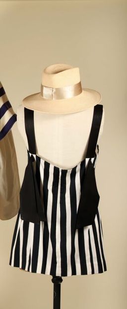 YVES SAINT LAURENT VARIATION.
Sleeveless...