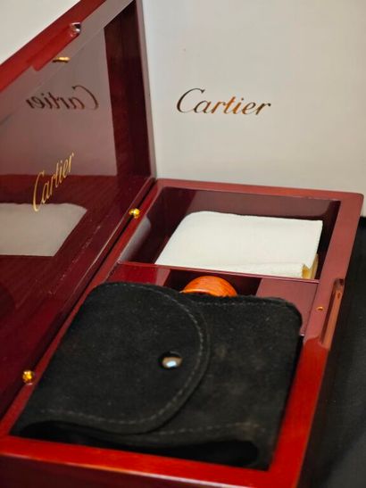 CARTIER. Modèle Attaches Obus, Collection...