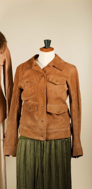 LOUIS VUITTON.
Blouson en peau d'agneau gold,...