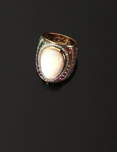 * ALEXANDRA ROSIER.
Large bague en or jaune...