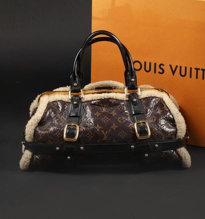 LOUIS VUITTON par Marc JACOBS.
Rare sac à...