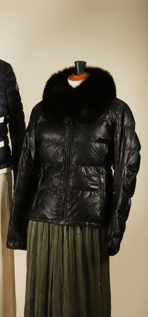 ERRATUM // PRADA.
Veste doudoune noire à...