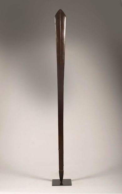 Lance-shaped hardwood club with brown lacquered...