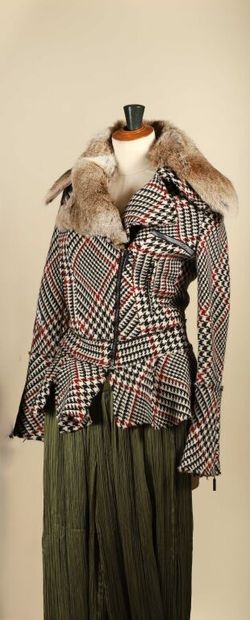 ROBERTO CAVALLI. 
Veste croisée en laine...
