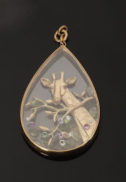 * ALEXANDRA ROSIER.
Important pendentif piriforme...
