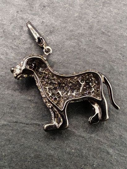 * ALEXANDRA ROSIER.
Petit pendentif en or...