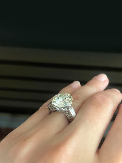 Bague en platine 950‰ et or gris 750‰ ornée...