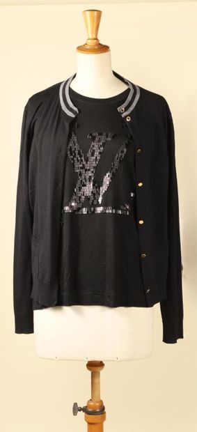 LOUIS VUITTON.
Lot including: 
- T-shirt...