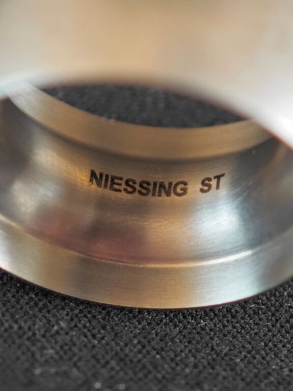 NIESSING. B18 tension model.
Large ring in...