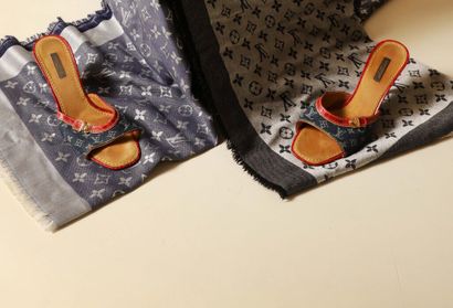 LOUIS VUITTON. Denim Alligator. 
Paire de...