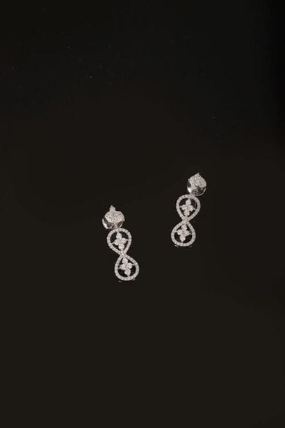 * ALEXANDRA ROSIER.
Paire de pendants d'oreilles...