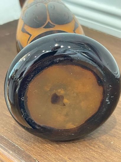 CHARLES SCHNEIDER - LE VERRE FRANÇAIS.
Vase...