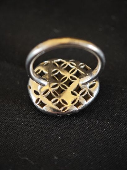 Louis VUITTON. Circa 2000.
White gold 750‰...