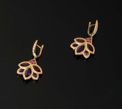 * ALEXANDRA ROSIER.
Pair of articulated lotus-shaped...
