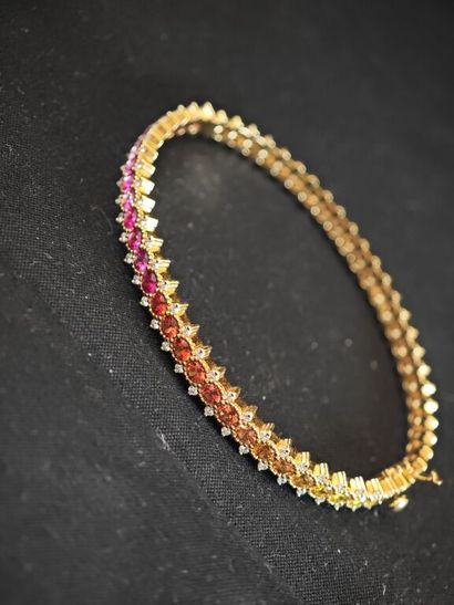 * ALEXANDRA ROSIER. 
Bracelet rigide ouvrant...