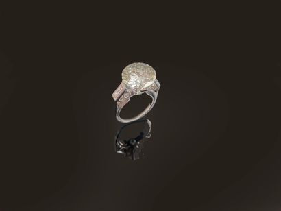 Bague en platine 950‰ et or gris 750‰ ornée...