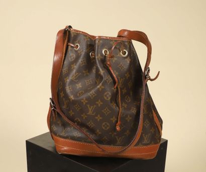 LOUIS VUITTON.
Sac bourse vintage, toile...