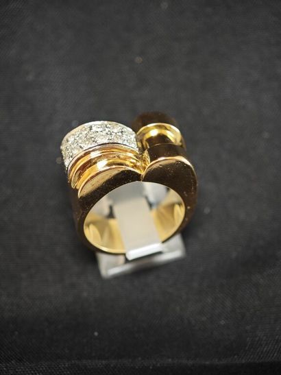 Bague tank en or jaune 750‰ et platine 950‰...