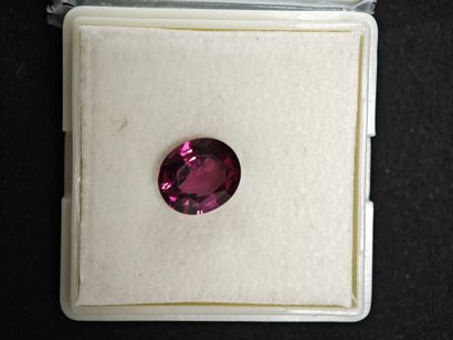 nt
* Grenat rhodolite sur papier de taille...