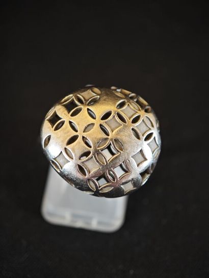 Louis VUITTON. Circa 2000.
White gold 750‰...