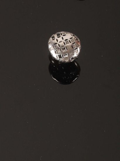 Louis VUITTON. Circa 2000.
White gold 750‰...
