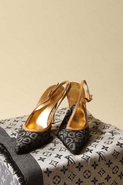DOLCE & GABBANA.
Paire d'escarpins à bouts...