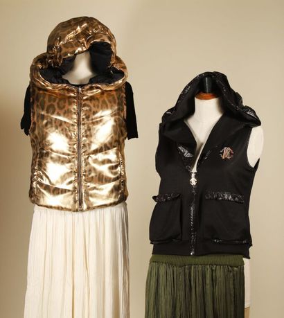 ROBERTO CAVALLI. GYM.
Lot de deux vestes...