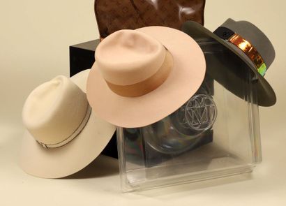 MAISON MICHEL.
Lot de trois chapeaux : 
-...