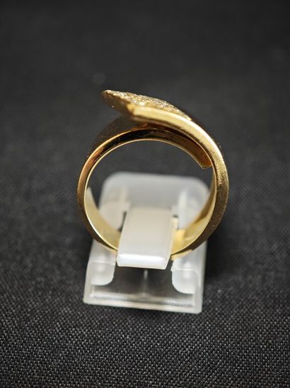 Yellow gold 750‰ drapery-style cross ring...