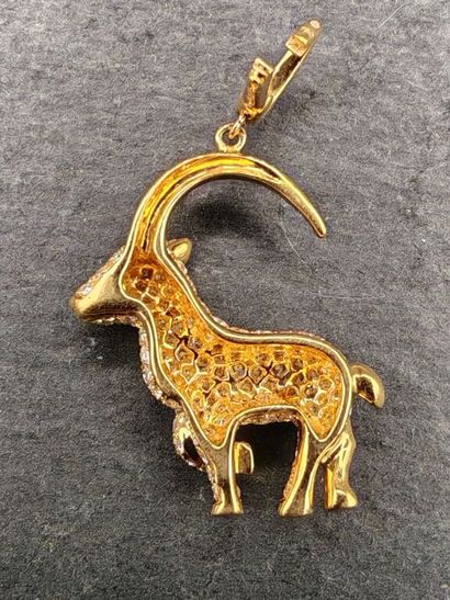 * ALEXANDRA ROSIER.
Pendentif en or jaune...