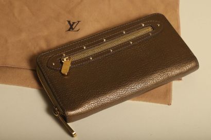 LOUIS VUITTON.
Grand portefeuille, porte-monnaie...