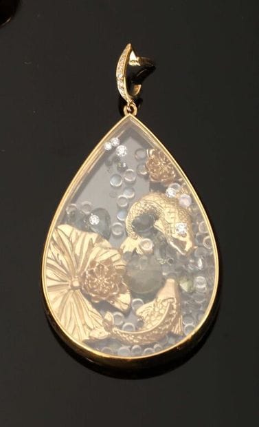 * ALEXANDRA ROSIER.
Important pendentif piriforme...