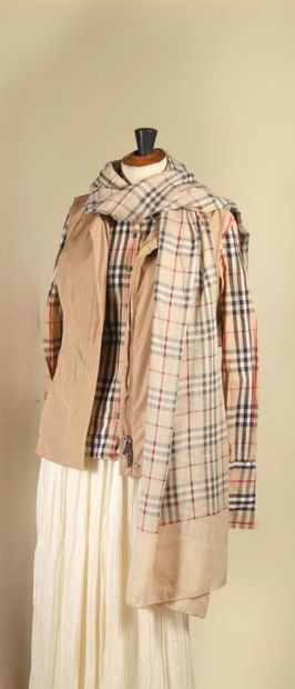 BURBERRY'S.
Unisex tartan print set including:...