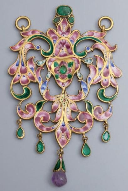 ÉLÉMENT DE PARURE QÂJÂRE EN OR ÉMAILLÉ ET...