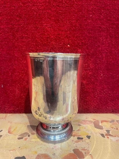 Timbale tulipe en argent (950/1000e).
Paris,...
