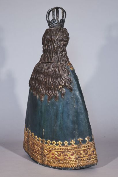 Vierge noire au manteau en bois sculpté en...