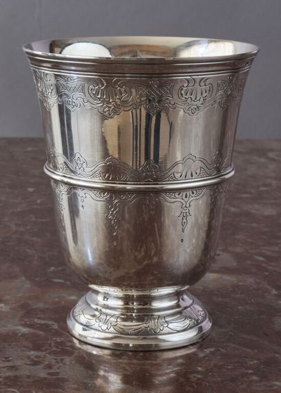* Timbale tulipe en argent (950/1000e), à...