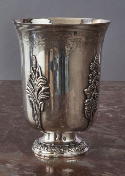* Timbale tulipe en argent (950/1000e), à...