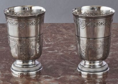* Paire de timbales tulipes en argent (950/1000e),...