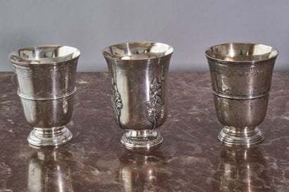* Timbale tulipe en argent (950/1000e), à...
